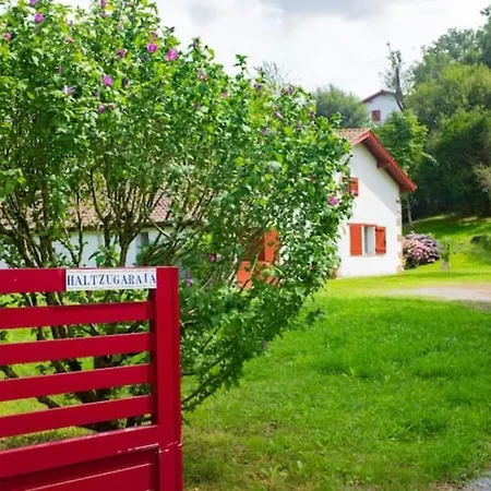 Altzugarria, Ancienne Ferme Basque, Authentique Et Familiale A *