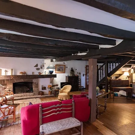 Altzugarria, Ancienne Ferme Basque, Authentique Et Familiale A Sare