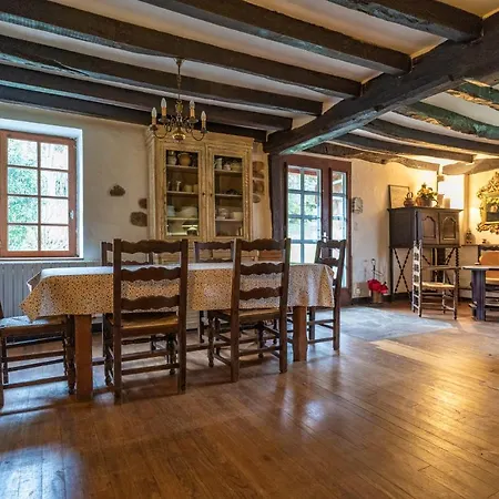 Altzugarria, Ancienne Ferme Basque, Authentique Et Familiale A